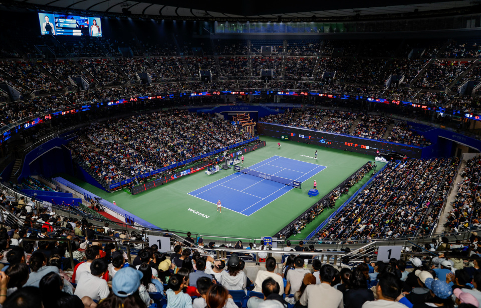 两位美国选, 在今晚的武, 开赛举行女 两位美国选, 在今晚的武, 开赛举行女